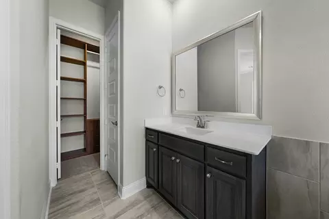 Bath - 704 Proverbs Ct, Heath, TX 75126 photo 2 of 4