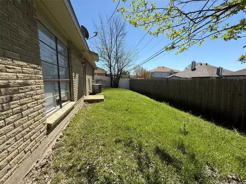 Exterior - 5816 Maple Ln, Rowlett, TX 75089 photo 2 of 3