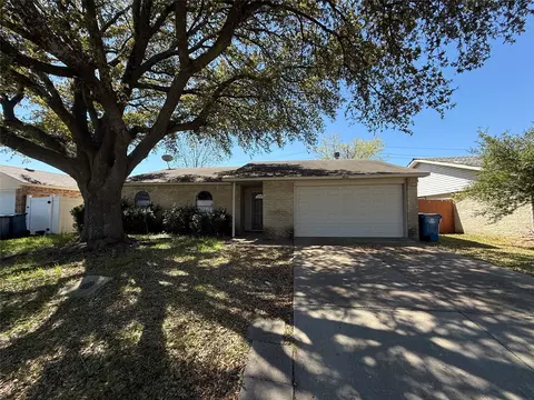 5816 Maple Ln, Rowlett, TX 75089