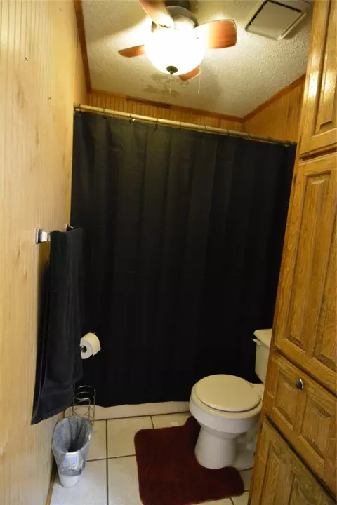Bath - 1306 Clearfield Dr, Cleburne, TX 76033 photo 2 of 3