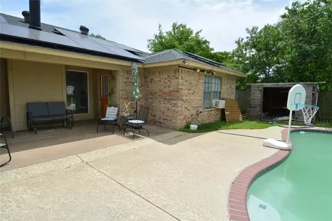Exterior - 1306 Clearfield Dr, Cleburne, TX 76033 photo 6 of 8