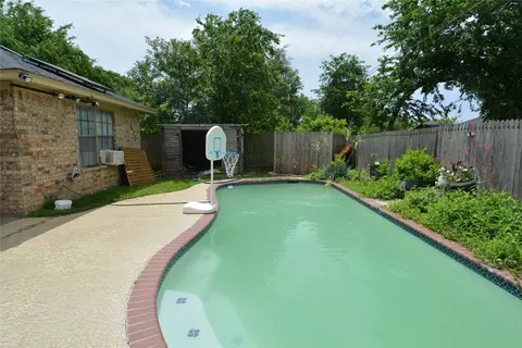 Exterior - 1306 Clearfield Dr, Cleburne, TX 76033 photo 7 of 8