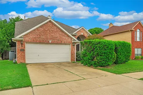 5724 Chelmsford Trl, Arlington, TX 76018
