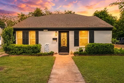 1205 N 17th St, Waco, TX 76707