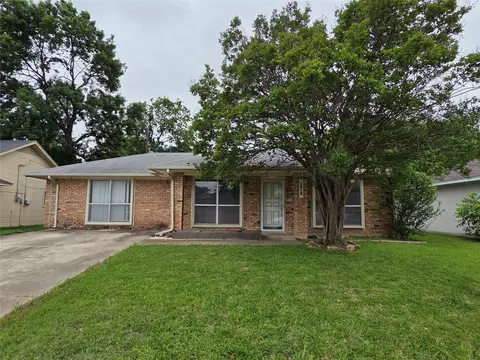 1613 S Bent Tree Trl, Grand Prairie, TX 75052