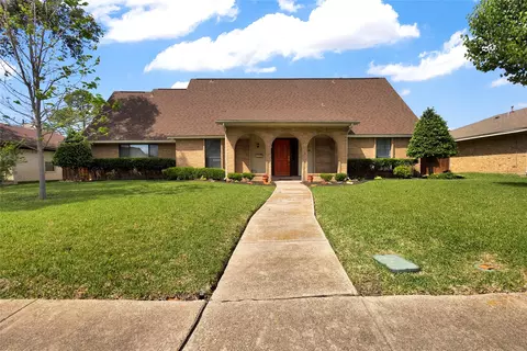 2985 Las Campanas Dr, Farmers Branch, TX 75234