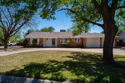 1902 Country Club Dr, Sweetwater, TX 79556
