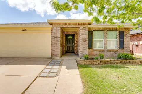 1616 Diamond Lake Trl, Justin, TX 76247