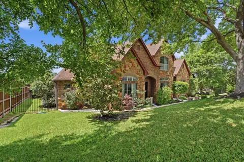 700 Briar Ridge Dr, Keller, TX 76248