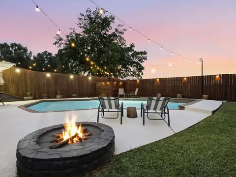 3109 Emerald St, Bedford, TX 76021