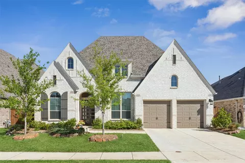 808 Bluestem Dr, Aubrey, TX 76227