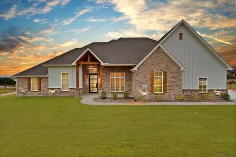 1066 Kingsley Ct, Weatherford, TX 76087