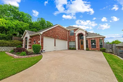 5800 Wester Way Dr, Arlington, TX 76013