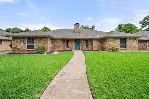 4103 Three Oaks Dr, Arlington, TX 76016