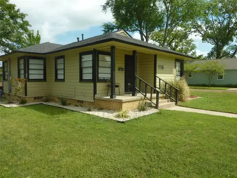 116 W Cayuga Dr, Athens, TX 75751