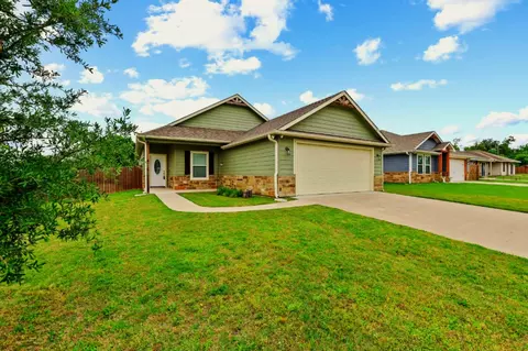 1512 Kennedy St, Bonham, TX 75418