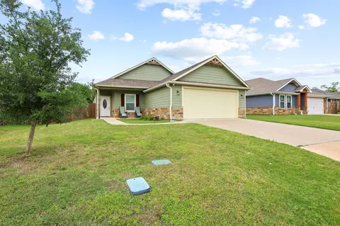 1512 Kennedy St, Bonham, TX 75418