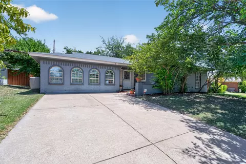 216 Rolling Hills Dr, Aledo, TX 76008