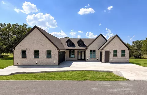 7016 Westover Dr, Granbury, TX 76049