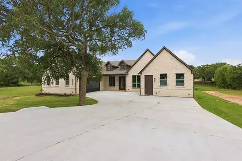 7016 Westover Dr, Granbury, TX 76049
