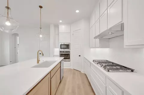 Kitchen - 1426 Roundup Way, Argyle, TX 76226 photo 4 of 7