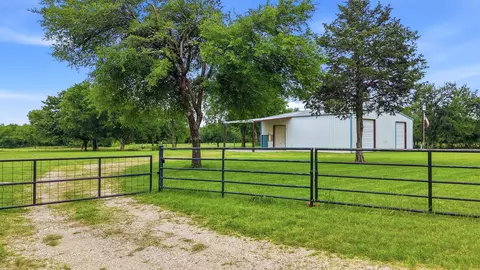 2700 Randell Lake Rd, Denison, TX 75020
