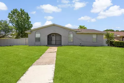 5848 Keeneland Pkwy, Dallas, TX 75211