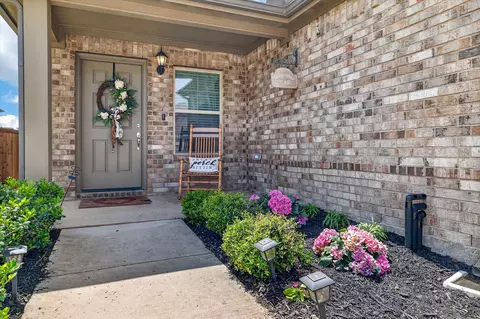 14136 Danesdale Dr, Pilot Point, TX 76258