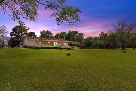 9747 Mathieu St, Oil City, LA 71061