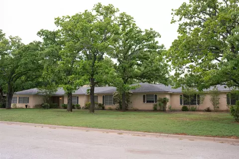 515 Crestwood Dr, Eastland, TX 76448