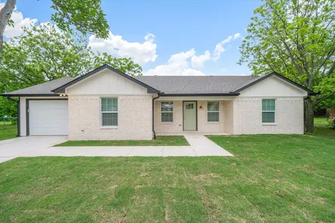 1015 W Park Dr, Wills Point, TX 75169