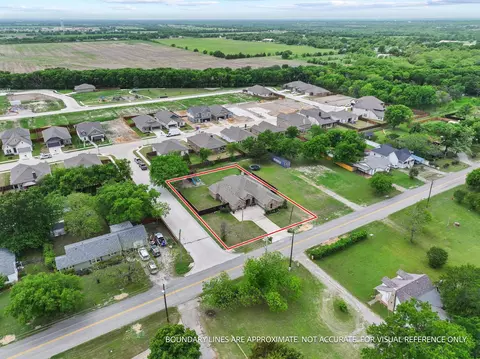 603 E Saunders St, Trenton, TX 75490