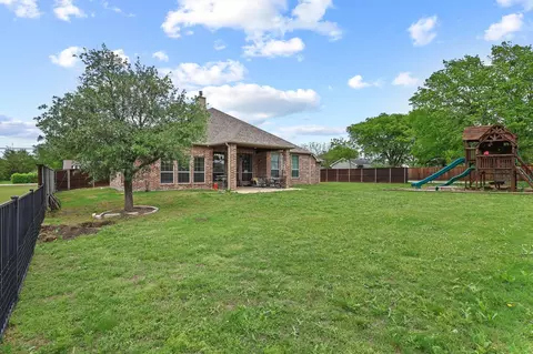 603 E Saunders St, Trenton, TX 75490