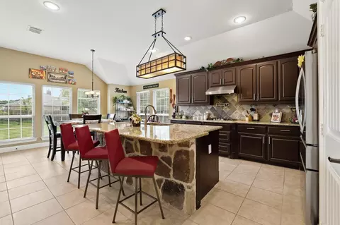 603 E Saunders St, Trenton, TX 75490