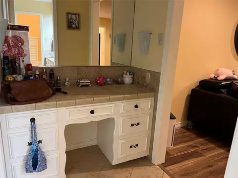 Bath - 2801 Rix St, Commerce, TX 75428 photo 3 of 6