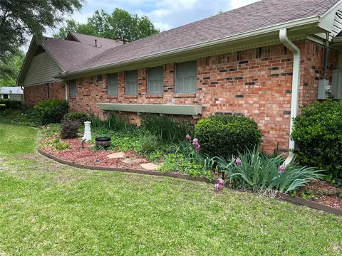 Exterior - 2801 Rix St, Commerce, TX 75428 photo 4 of 8