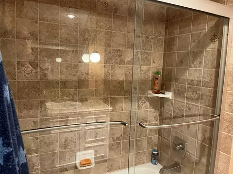 Bath - 2801 Rix St, Commerce, TX 75428 photo 6 of 6