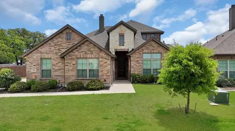 1905 Silver Falls Dr, Burleson, TX 76028