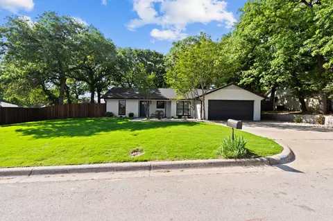 103 Camelot Dr, Weatherford, TX 76086