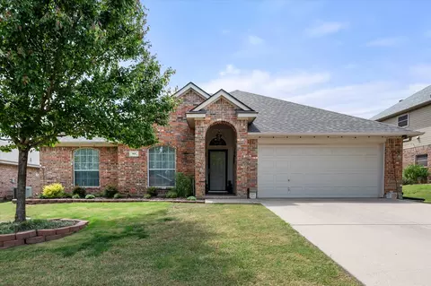 909 Mesquite Dr, Burleson, TX 76028