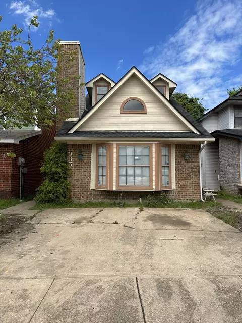 935 Fairbanks Cir, Duncanville, TX 75137