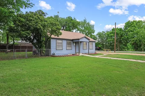 312 E Saunders St, Trenton, TX 75490