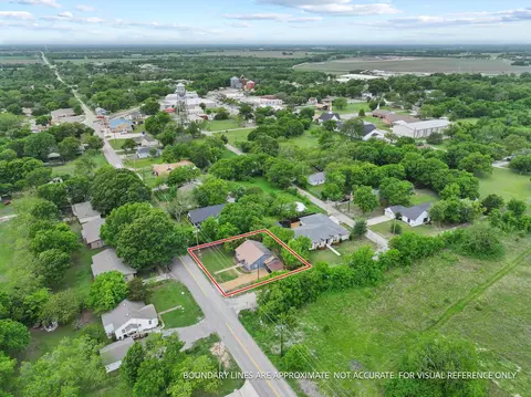 312 E Saunders St, Trenton, TX 75490
