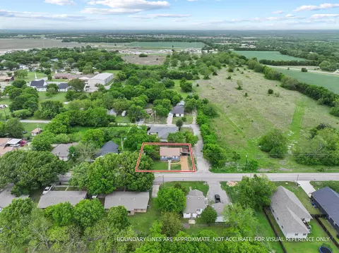 312 E Saunders St, Trenton, TX 75490