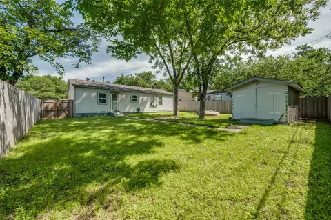 Exterior - 2316 Cunningham St, Irving, TX 75062 photo 3 of 4