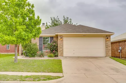 2521 Wakecrest Dr, Fort Worth, TX 76108