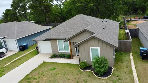 920 Ray Dr, Denison, TX 75020
