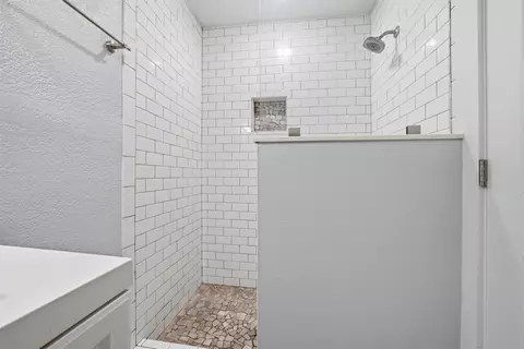 Bath - 2512 Mckenzie Ave, Waco, TX 76708 photo 2 of 4