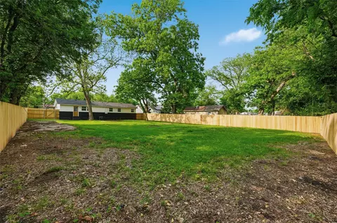 Exterior - 2512 Mckenzie Ave, Waco, TX 76708 photo 5 of 7