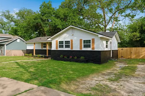 Exterior - 2512 Mckenzie Ave, Waco, TX 76708 photo 3 of 7